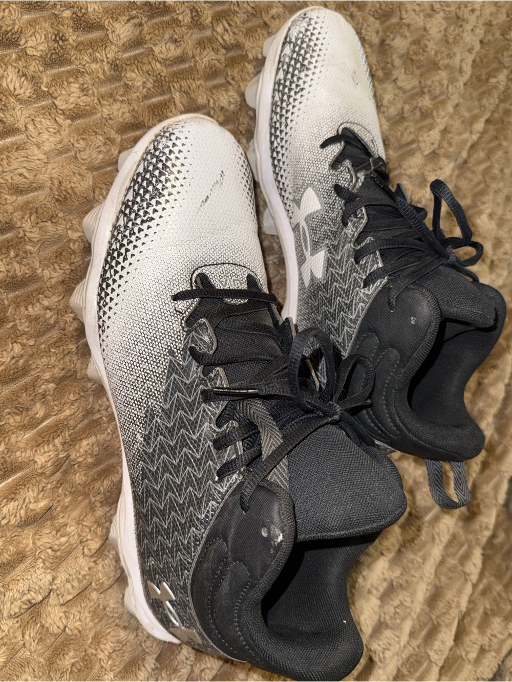Under Armour Men's Black and White Athletic Cleats - Lightweight Performance